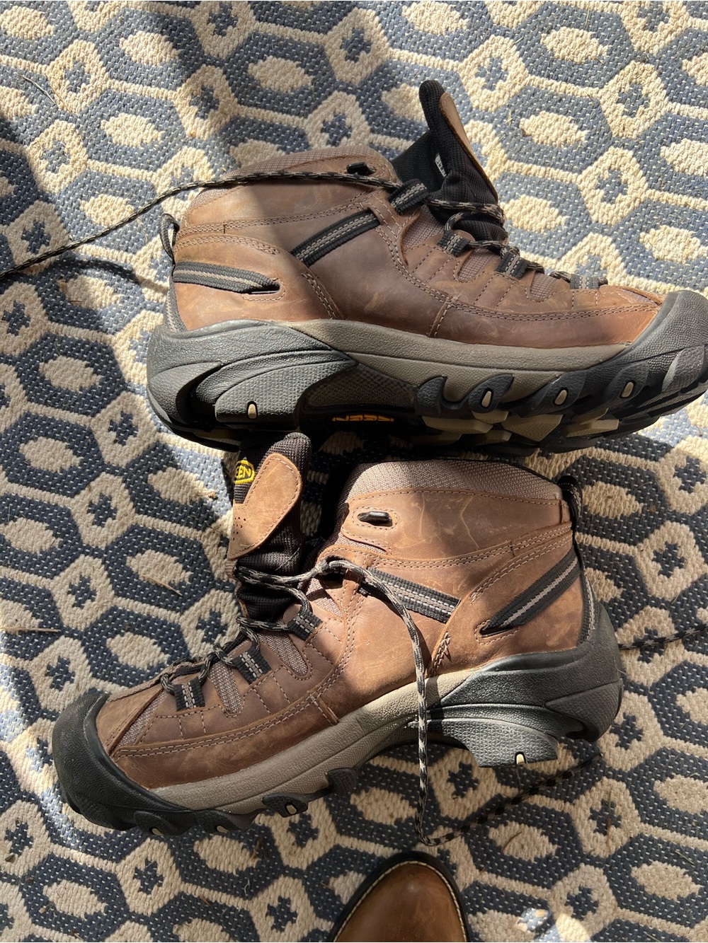 Keen Men's Targhee II Mid Hiking Boots in Shitake/Brindle Brown - Picture 9 of 10